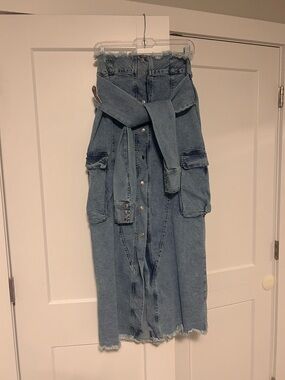 High-Waist Distressed Denim maxi Skirt with sleeve Belt